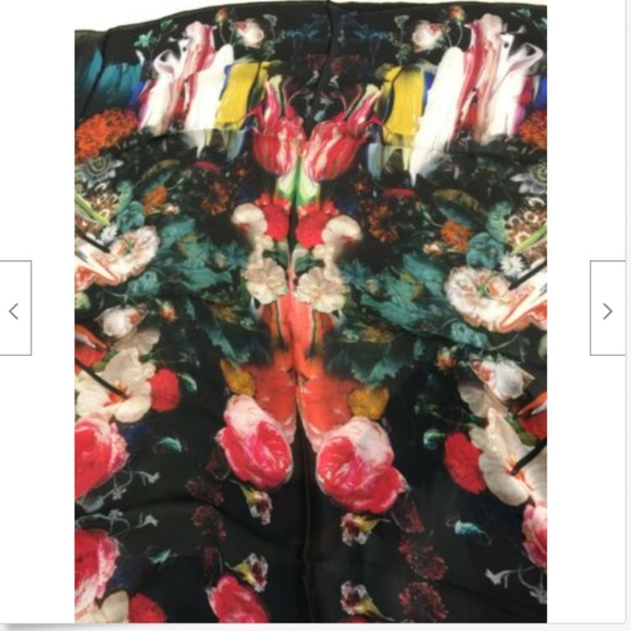 ALEXANDER MCQUEEN Shawl Square Scarf Made in ITALY 100% pure SILK Floral NEW - Picture 7 of 8